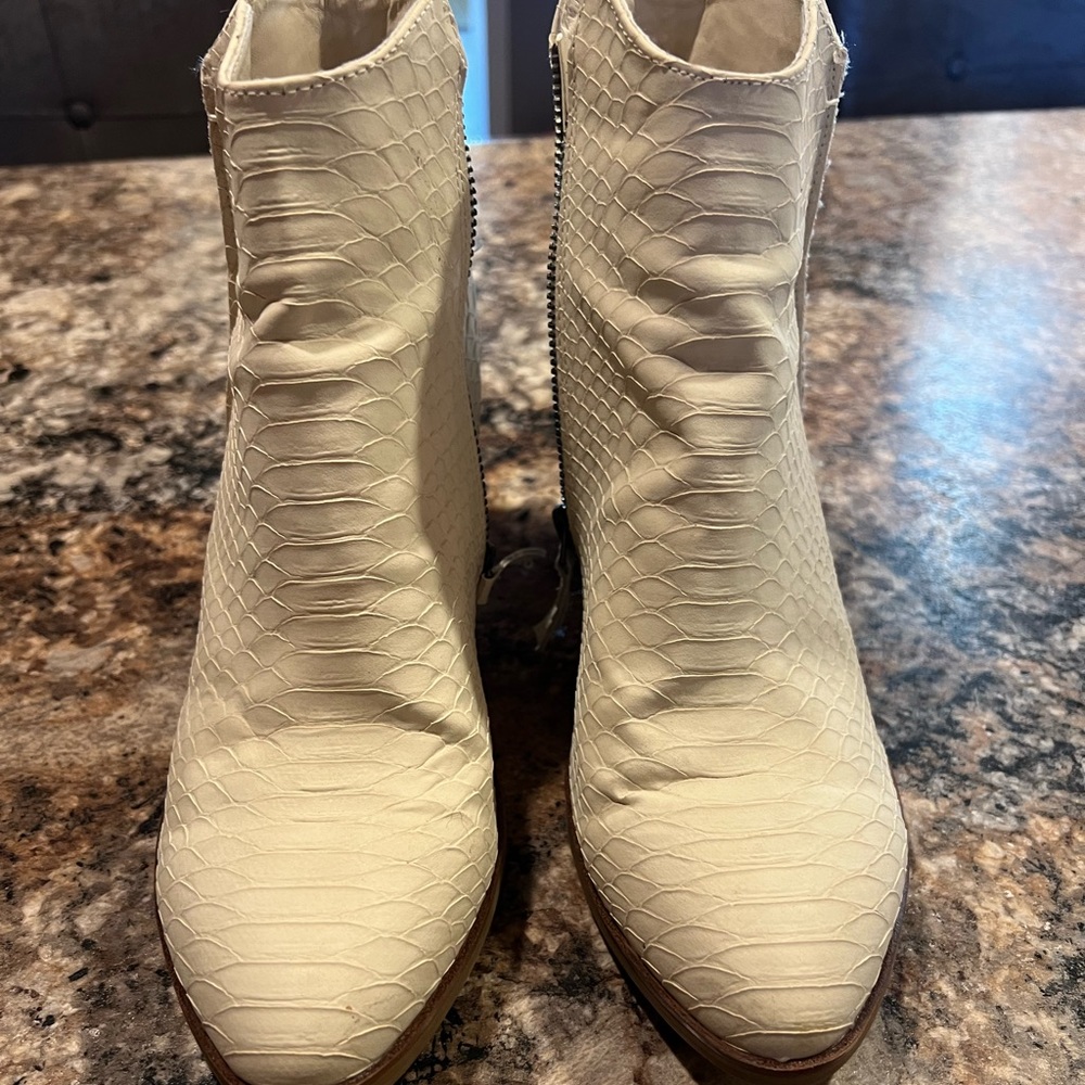 Bootie - Picture 7 of 7